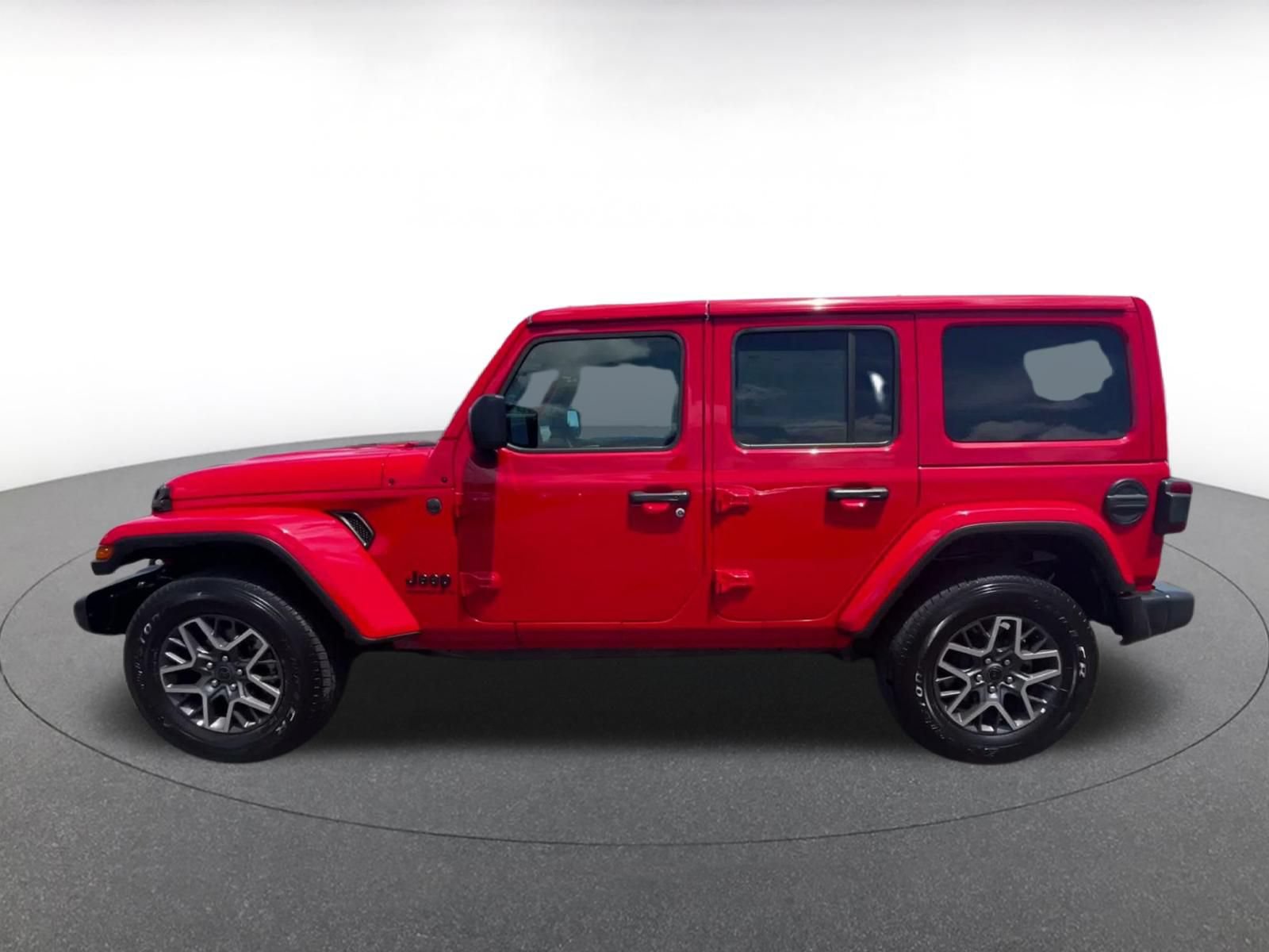 Used 2025 Jeep Wrangler Unlimited Sahara AWD/4WD image 7