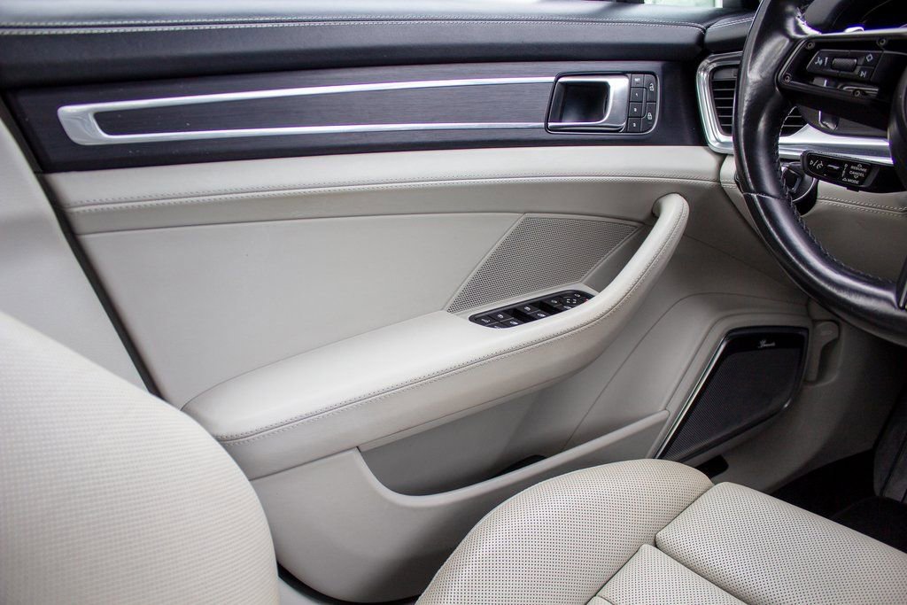 Used 2023 Porsche Panamera GTS w/ Premium Package image 19