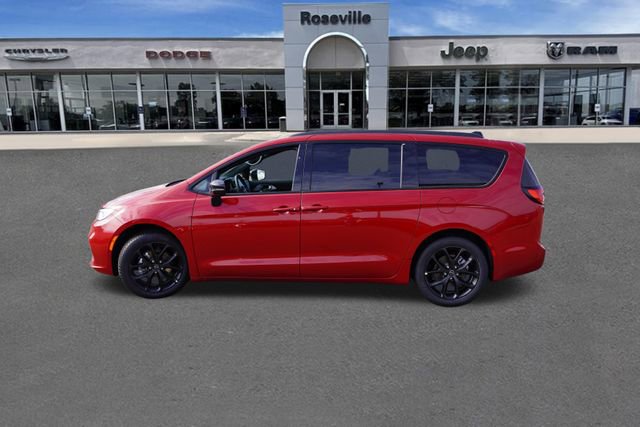 New 2026 Chrysler Pacifica Limited w/ S Appearance Package image 7