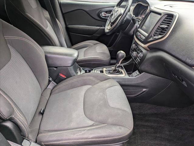 Used 2015 Jeep Cherokee Latitude w/ Comfort/Convenience Group image 19