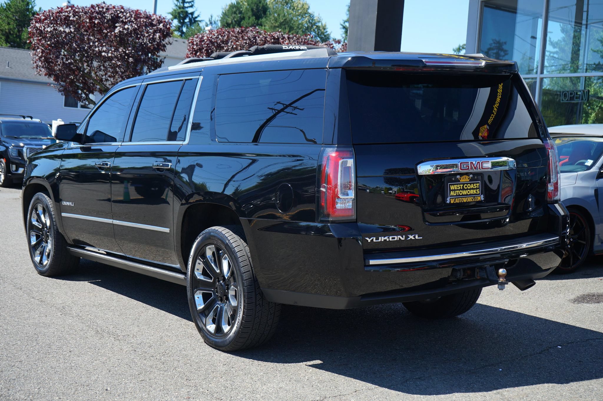Used 2019 GMC Yukon XL Denali w/ Denali Ultimate Package AWD/4WD image 3