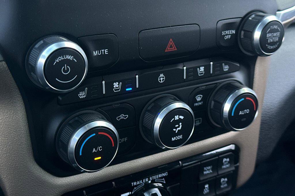 Used 2022 RAM 1500 Laramie AWD/4WD image 19