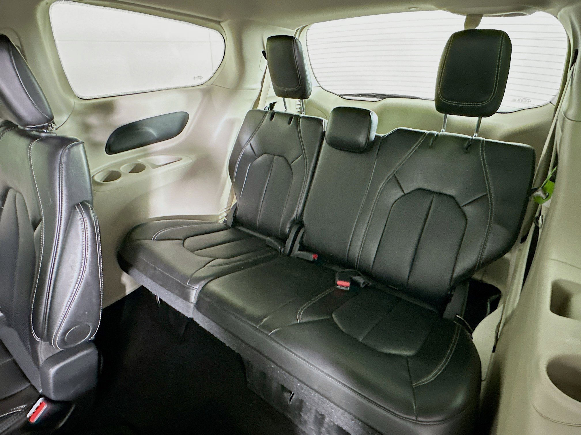 Used 2024 Chrysler Pacifica Touring-L image 28