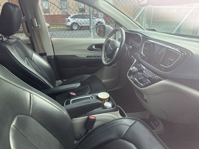 Used 2019 Chrysler Pacifica Limited w/ Tire & Wheel Group image 15