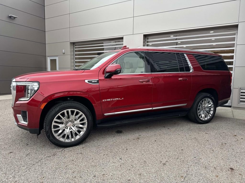 Used 2023 GMC Yukon XL Denali image 3