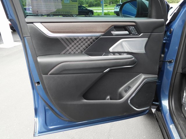 Used 2025 GMC Acadia Denali w/ Super Cruise Package image 41