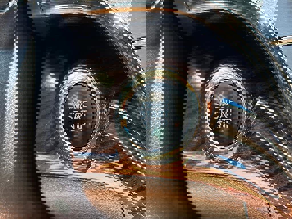 Used 2015 Toyota Avalon Limited FWD image 19