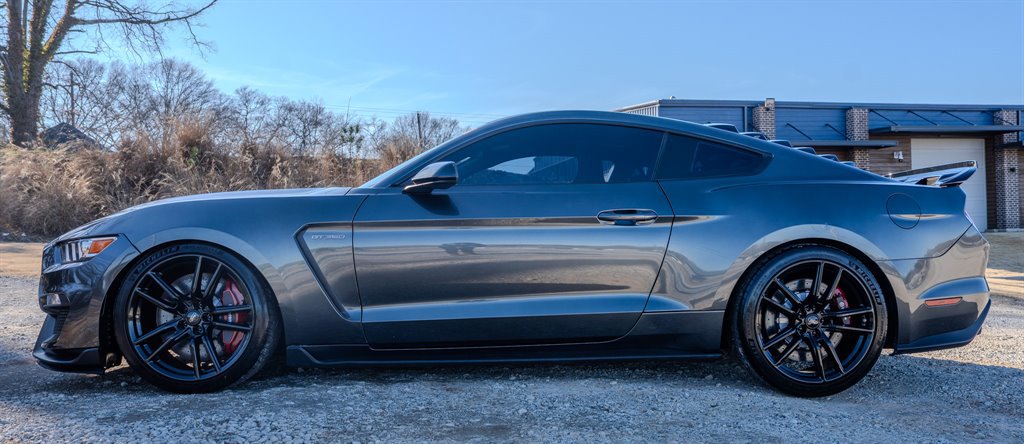 Used 2016 Ford Mustang Shelby GT350 w/ Track Package image 2