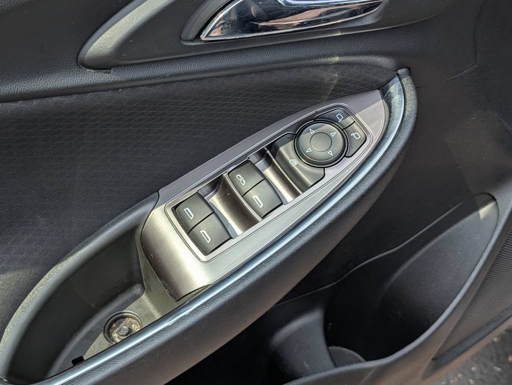 Used 2019 Chevrolet Malibu LT FWD image 14