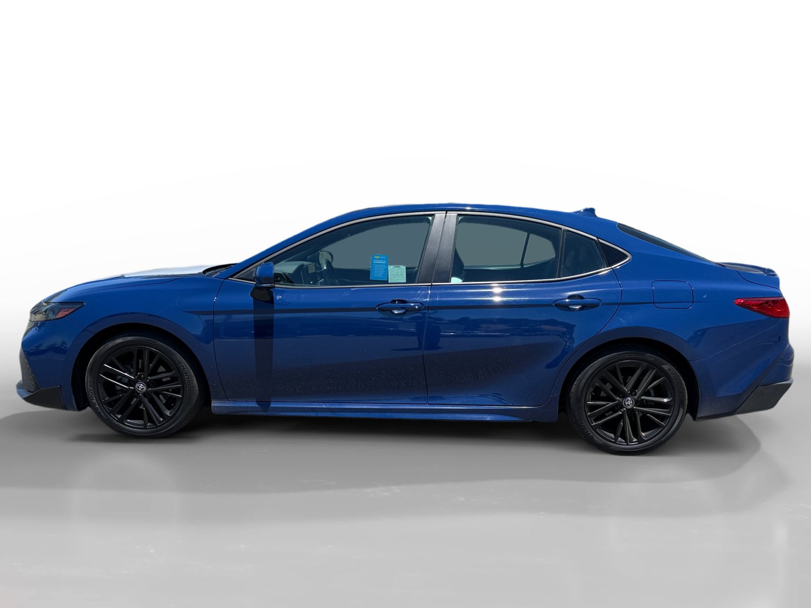 Used 2025 Toyota Camry SE FWD image 2