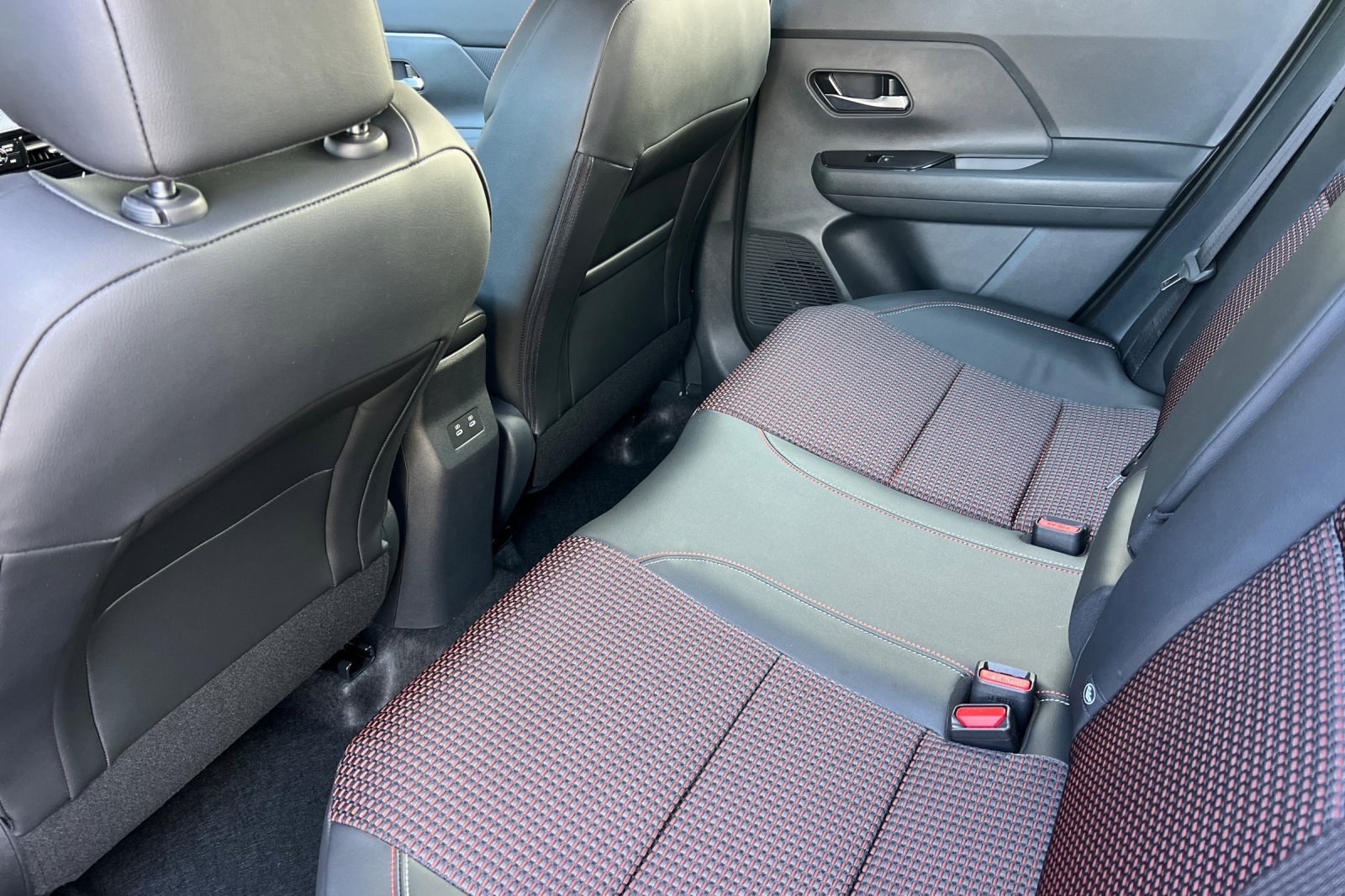 New 2026 Nissan Kicks SR w/ Cold Weather Package image 14