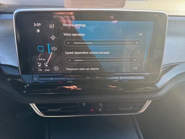 Certified 2025 Volkswagen Atlas Cross Sport SE image 25