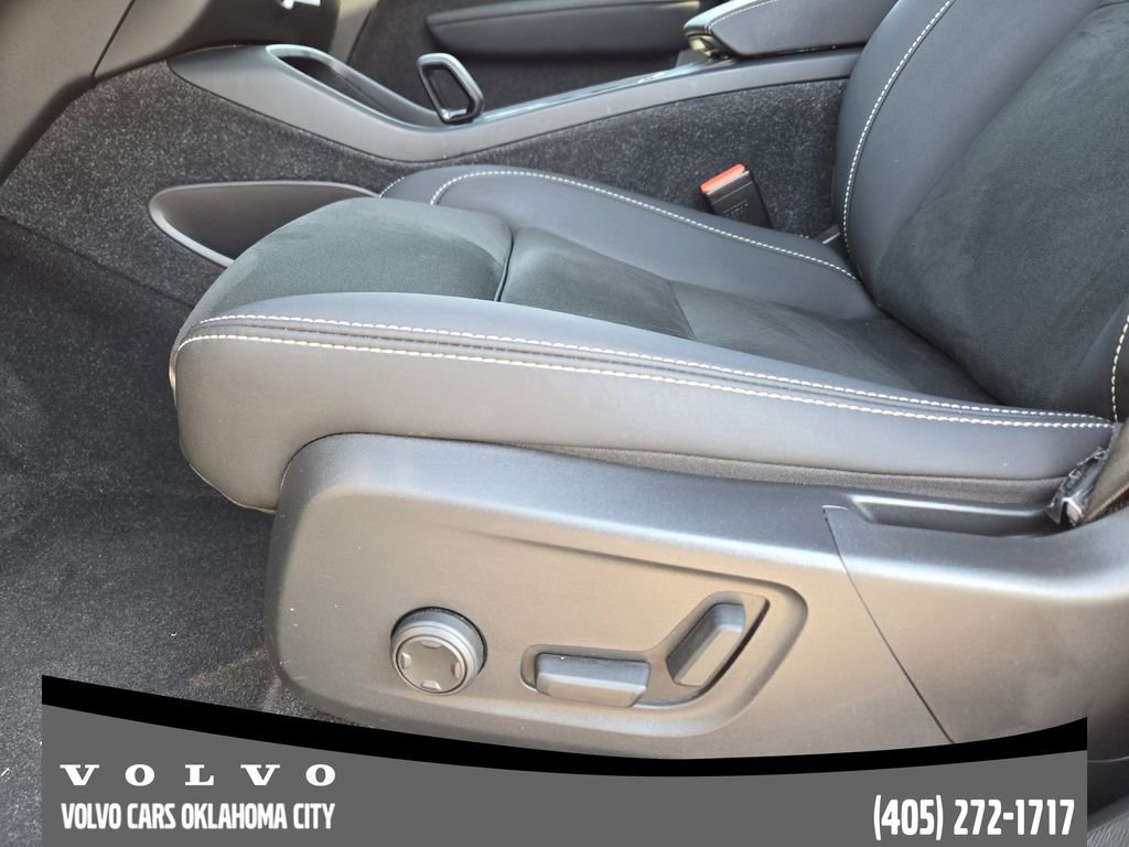 Certified 2023 Volvo XC40 B5 Plus w/ Driver Assist Package AWD/4WD image 23