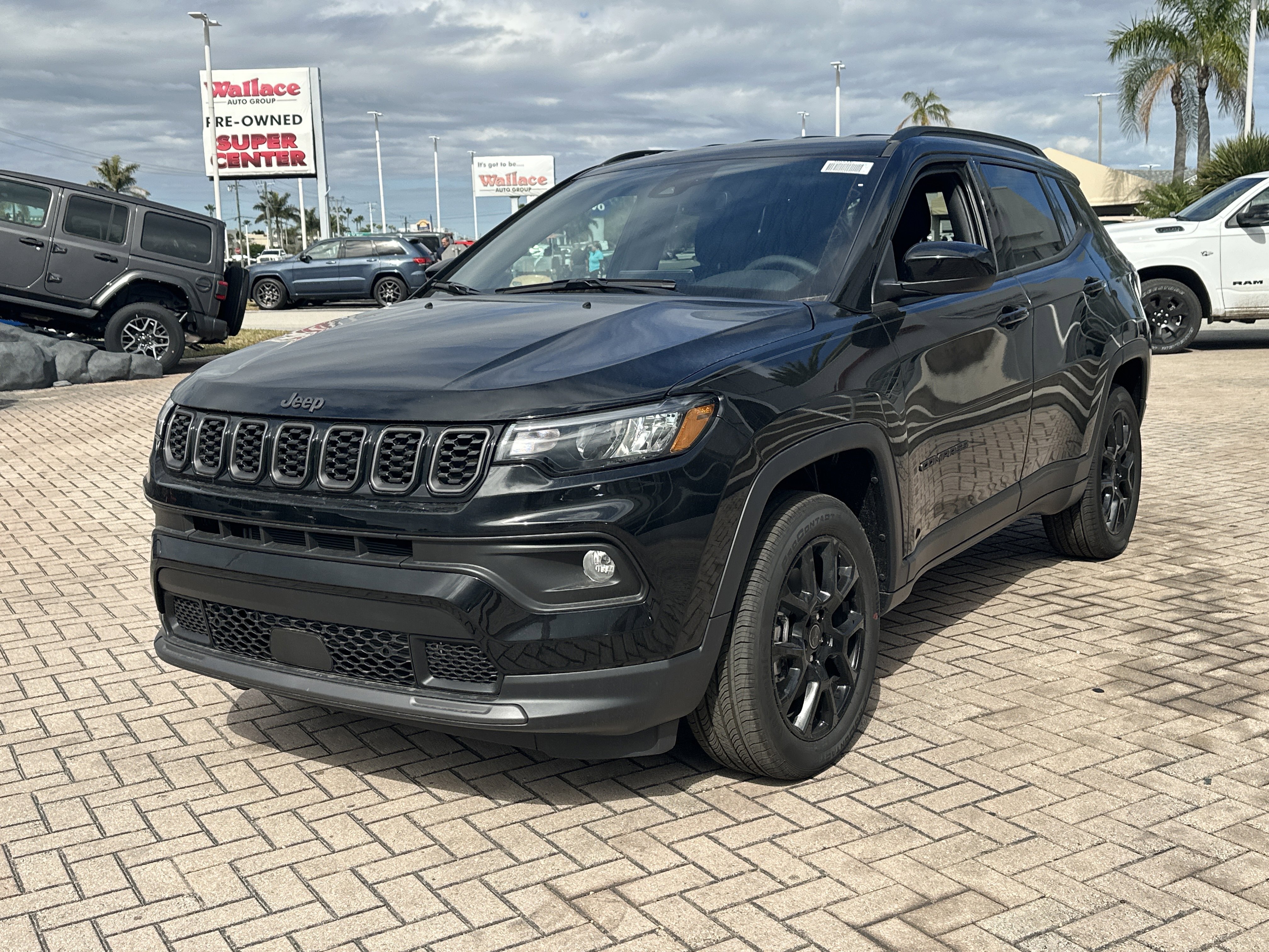 New 2026 Jeep Compass Latitude image 3