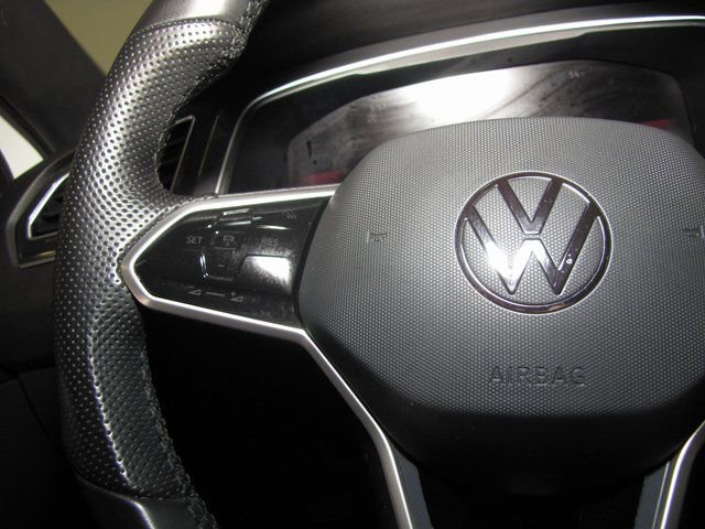 Used 2024 Volkswagen Tiguan SE R-Line image 5