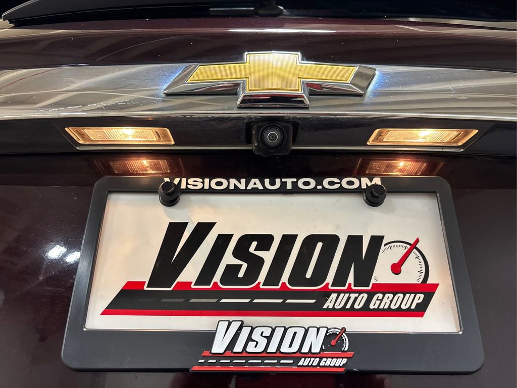 Used 2021 Chevrolet Traverse LT image 16