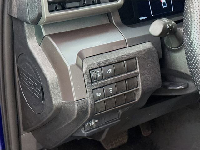 Used 2025 Toyota Tacoma SR5 AWD/4WD image 10