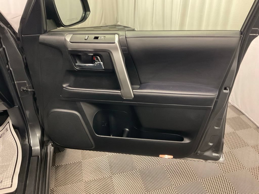 Used 2022 Toyota 4Runner TRD Sport AWD/4WD image 32