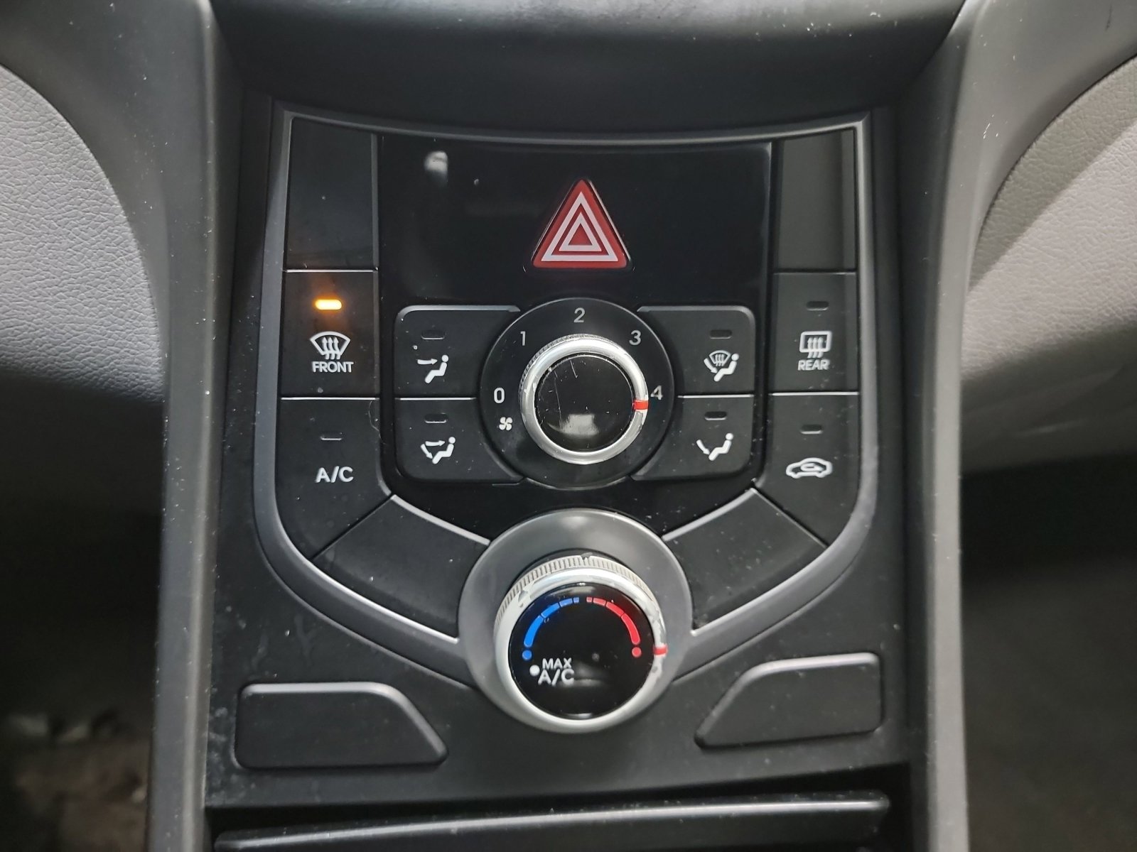 Used 2014 Hyundai Elantra SE image 21