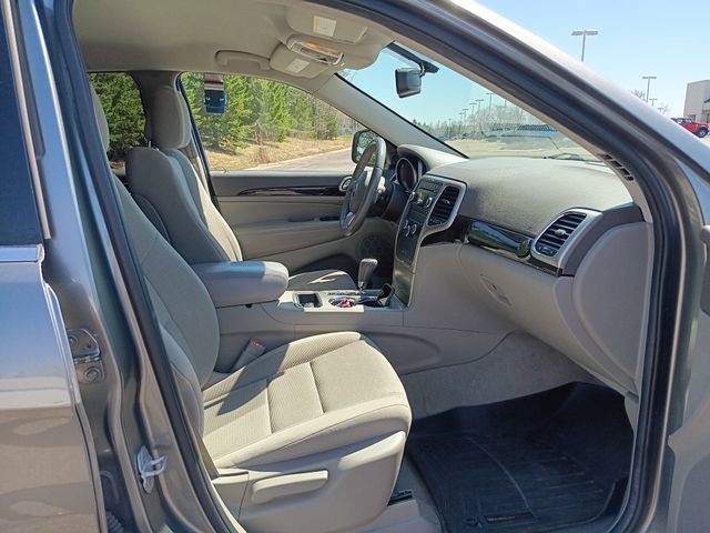 Used 2013 Jeep Grand Cherokee Laredo w/ Laredo E Group AWD/4WD image 12