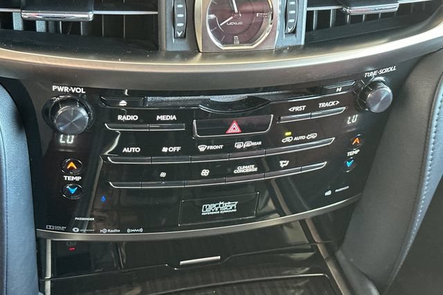 Used 2016 Lexus LX 570 4WD w/ Luxury Package image 27