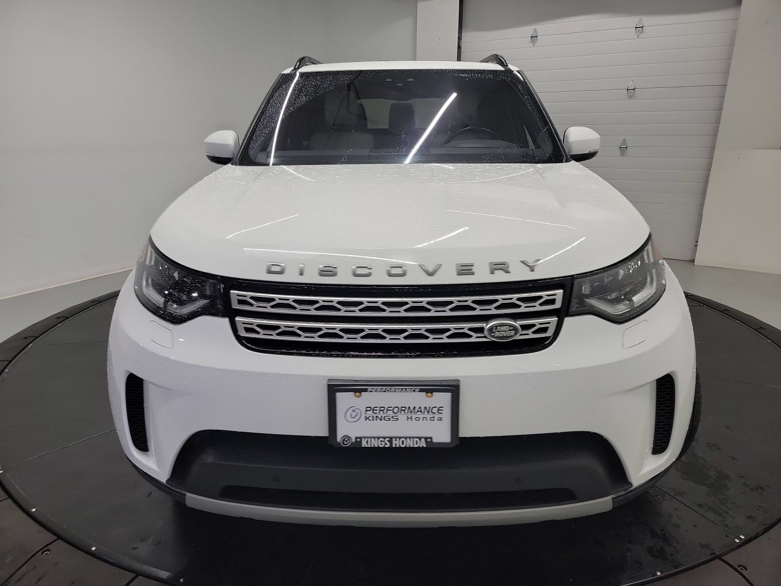 Used 2019 Land Rover Discovery HSE AWD/4WD image 2