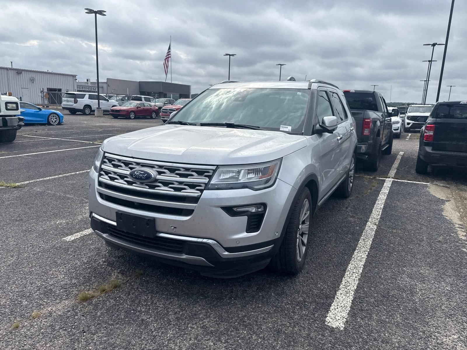 Used 2018 Ford Explorer Limited w/ Equipment Group 301A FWD image 3