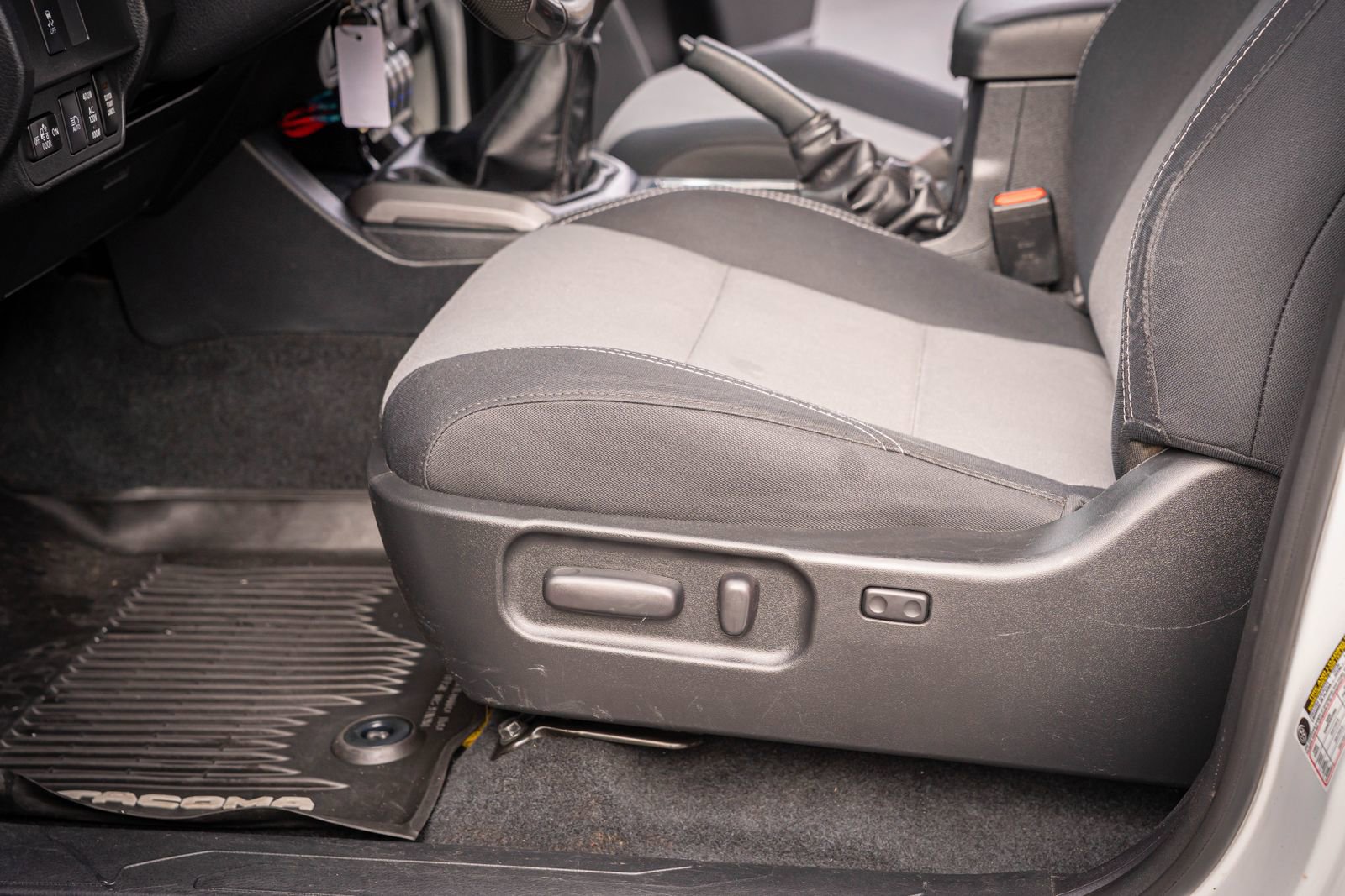 Used 2020 Toyota Tacoma TRD Off-Road image 14