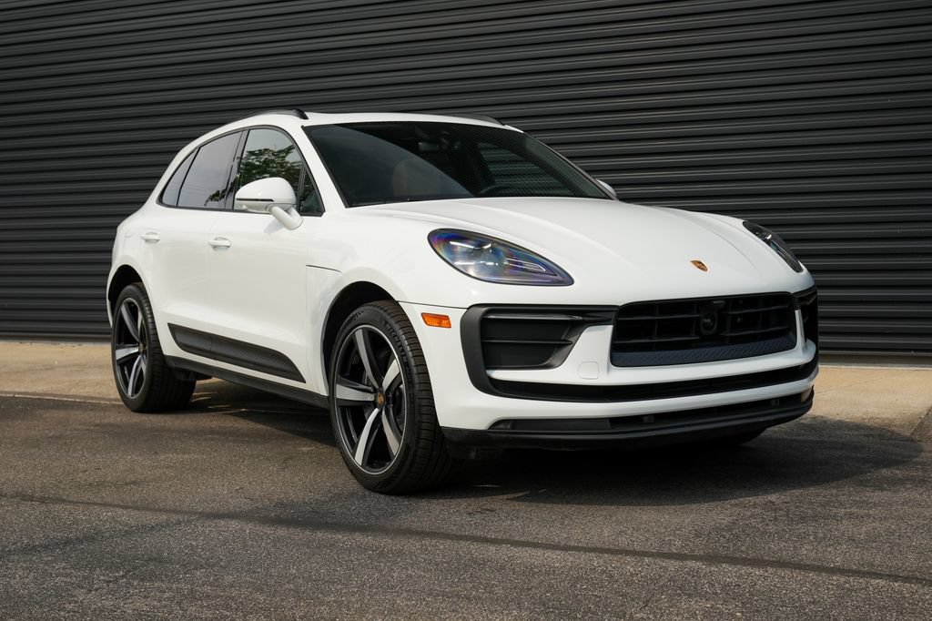 Certified 2024 Porsche Macan AWD/4WD image 38