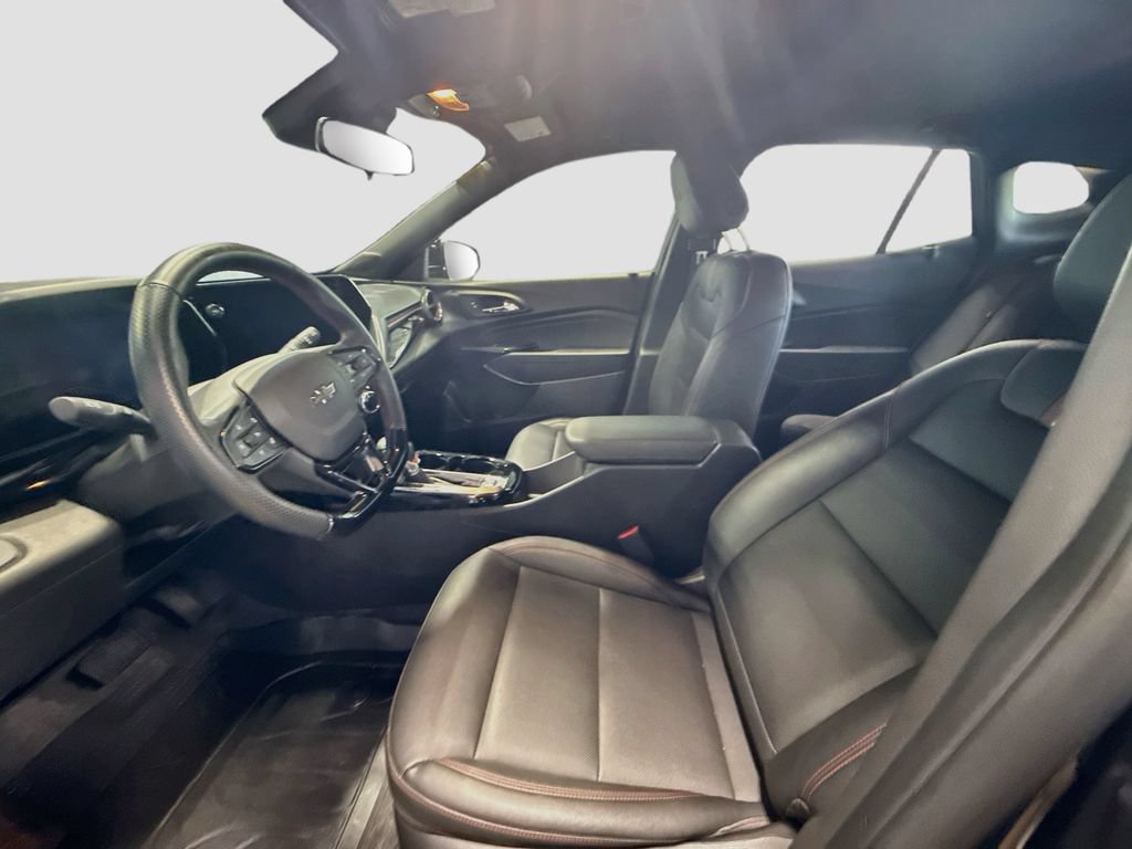 Used 2025 Chevrolet Trax RS w/ Sunroof Package FWD image 19