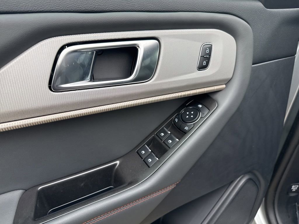 New 2025 Ford Explorer Active w/ Active Comfort Package image 13