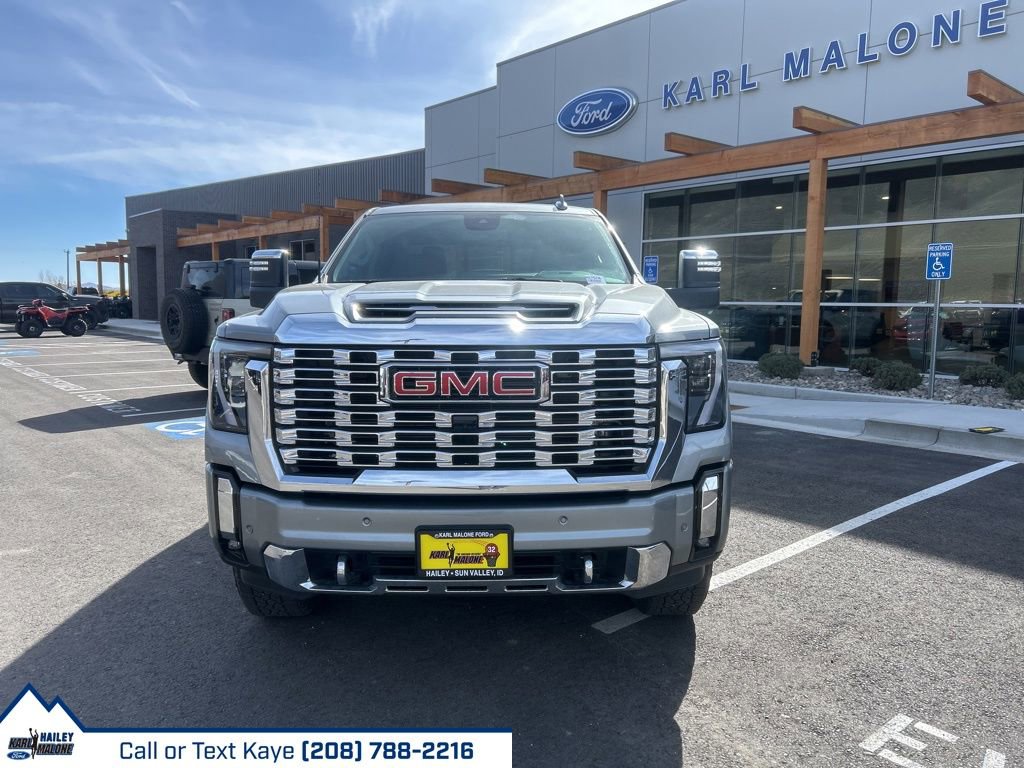 Used 2025 GMC Sierra 2500 Denali image 2