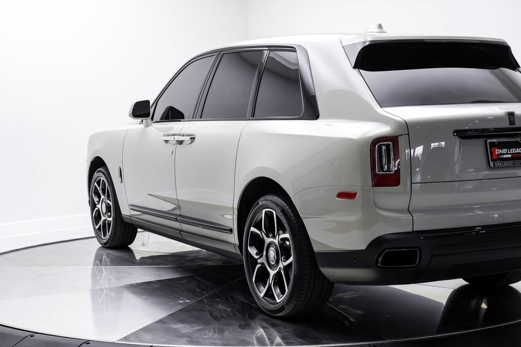 Used 2022 Rolls-Royce Cullinan Black Badge AWD/4WD image 11