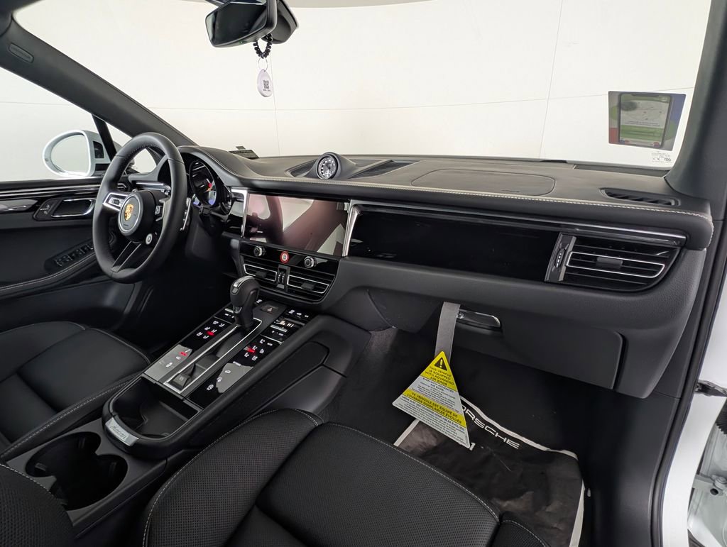 New 2026 Porsche Macan S image 18