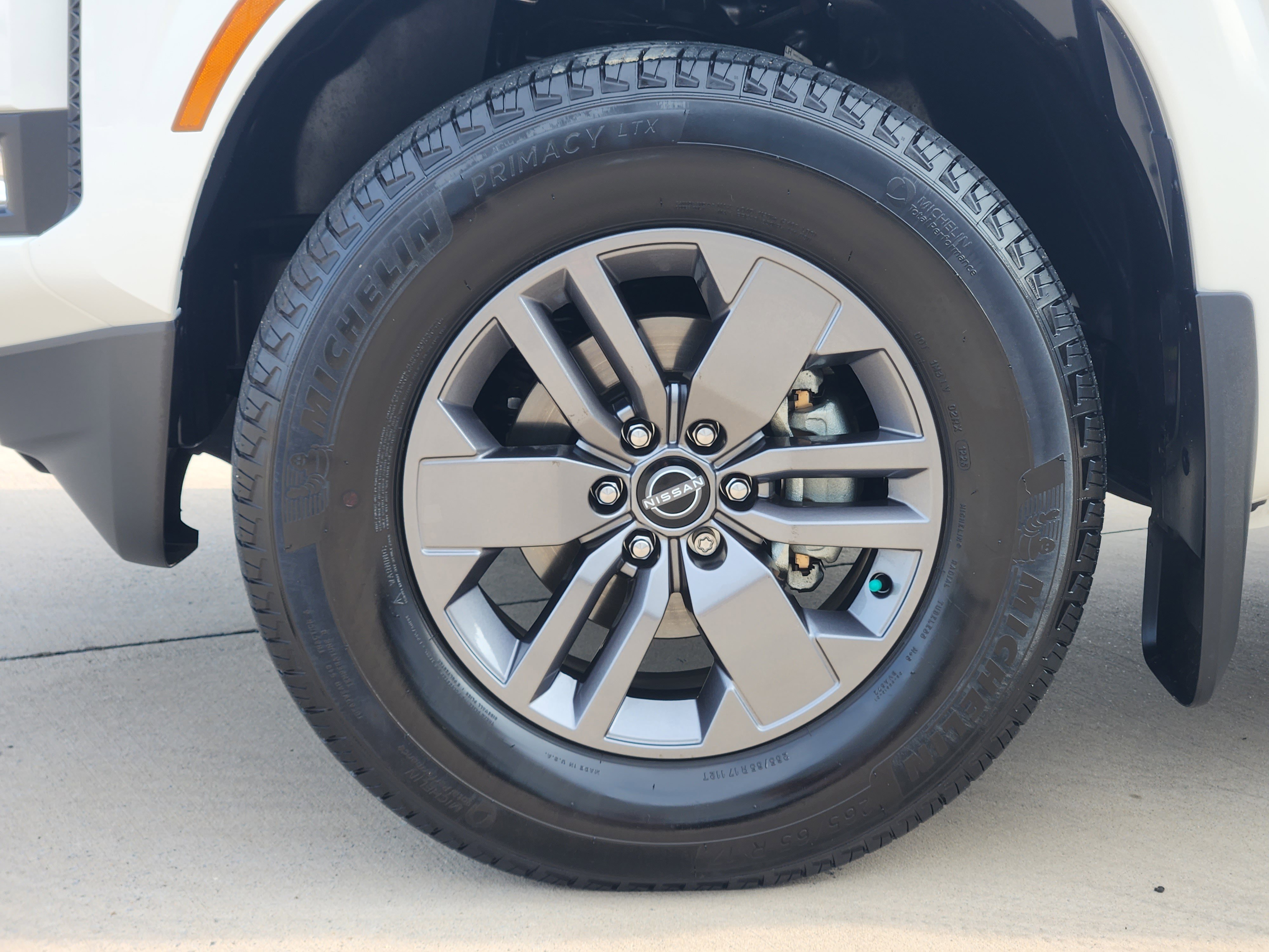 Used 2025 Nissan Frontier SV w/ SV Convenience Package image 9