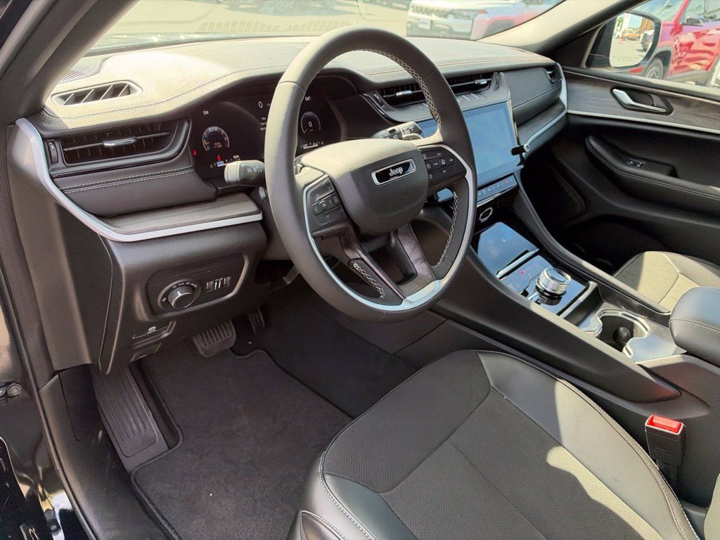 New 2027 Jeep Grand Cherokee Altitude AWD/4WD image 8