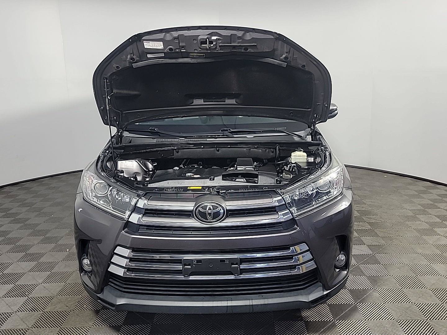 Used 2018 Toyota Highlander Limited AWD/4WD image 14