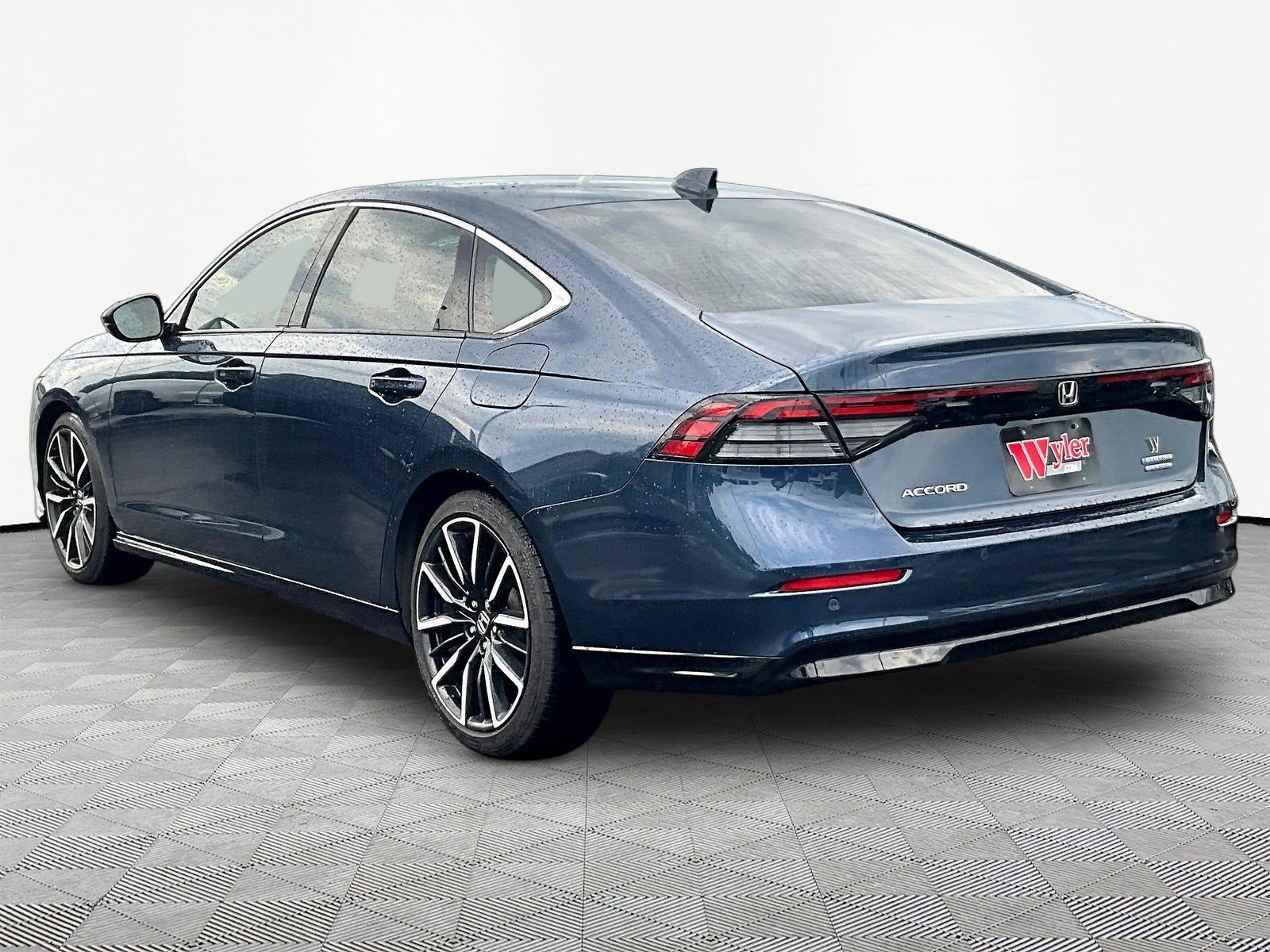 Used 2025 Honda Accord Touring image 4