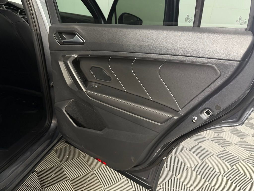 Used 2024 Volkswagen Tiguan SE R-Line image 28