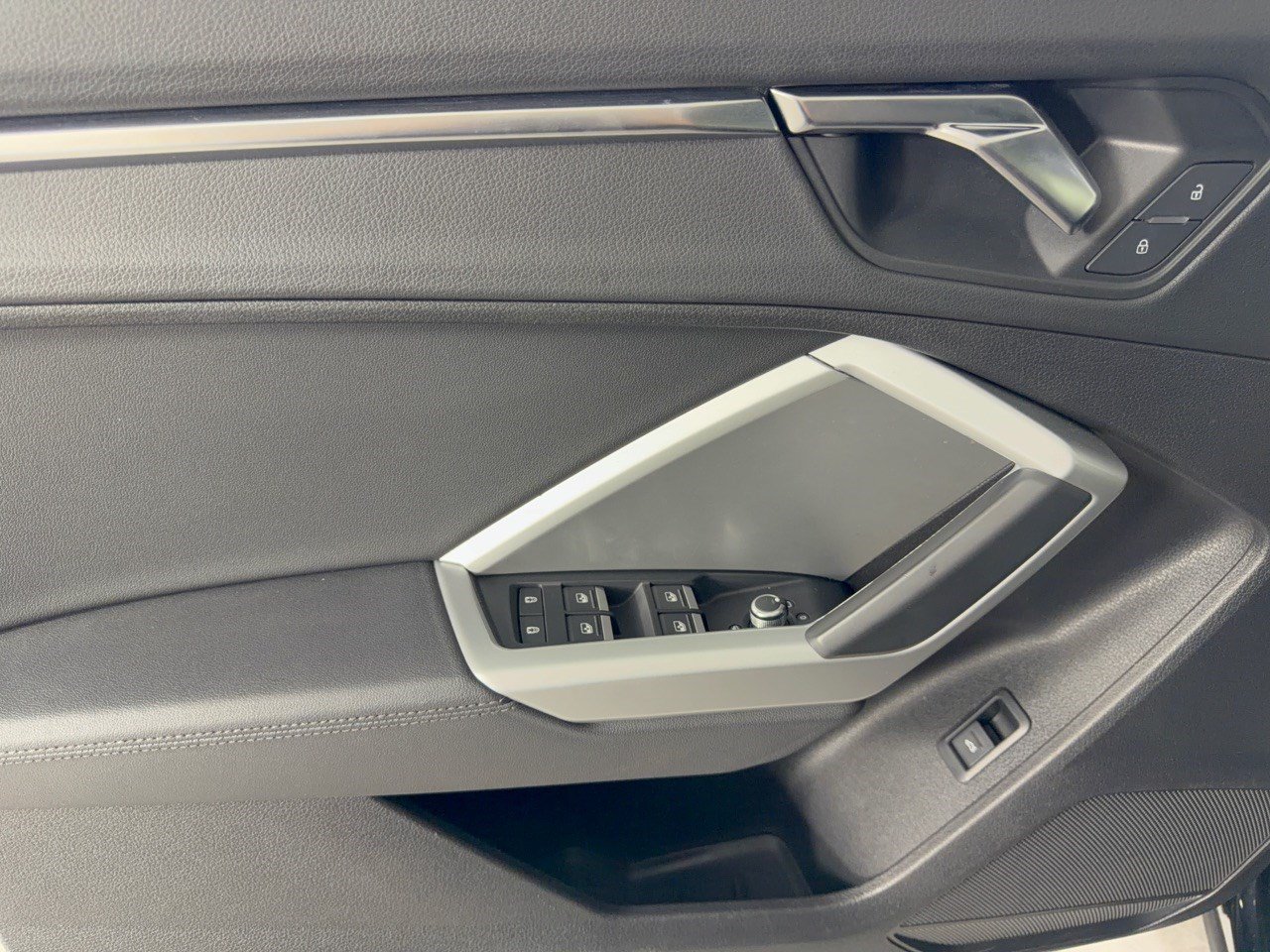 Used 2020 Audi Q3 2.0T Premium w/ Convenience Package AWD/4WD image 14