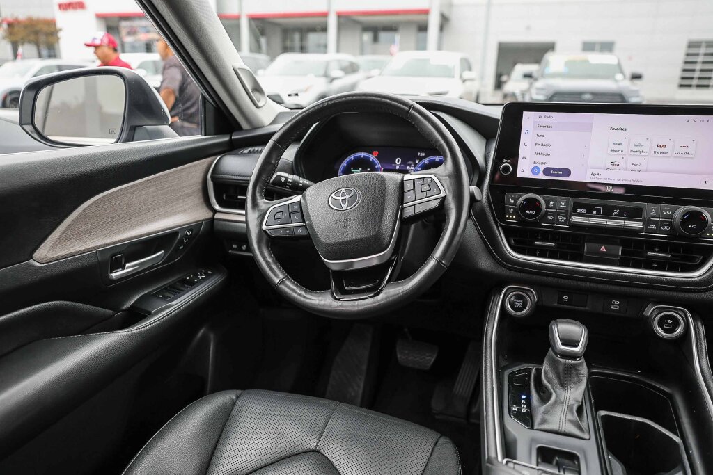 Certified 2024 Toyota Grand Highlander AWD image 4