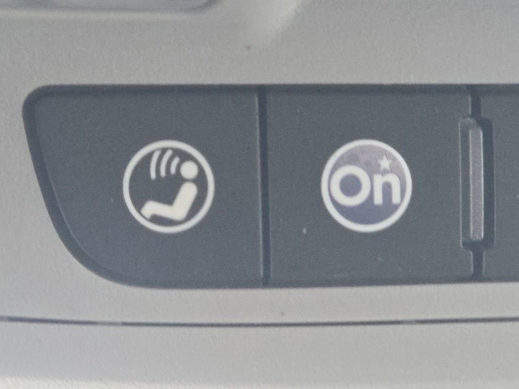 Used 2019 Chevrolet Equinox LT image 8