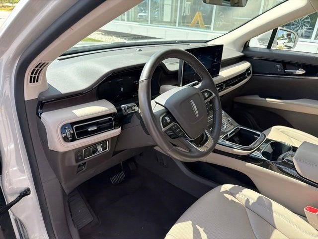 Used 2023 Lincoln Nautilus Reserve AWD/4WD image 12