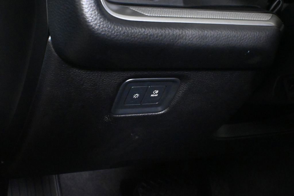 Used 2025 Porsche Cayenne AWD/4WD image 26