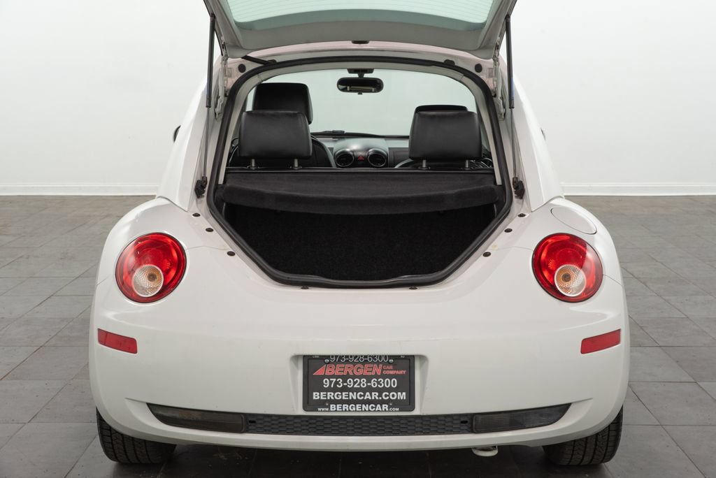 Used 2010 Volkswagen Beetle Coupe FWD image 11