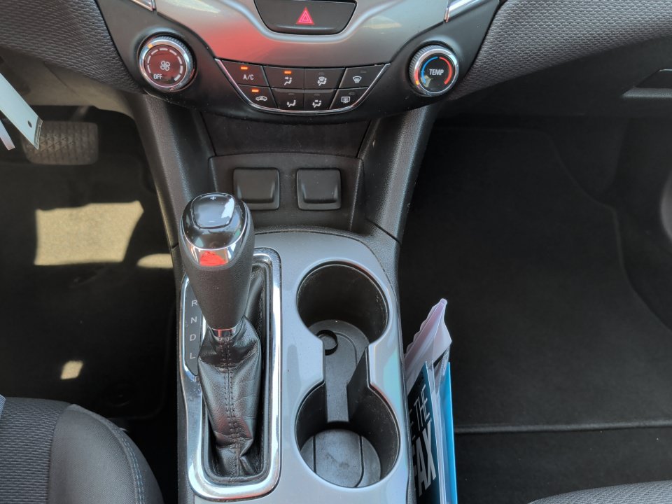 Used 2018 Chevrolet Cruze LT FWD image 20