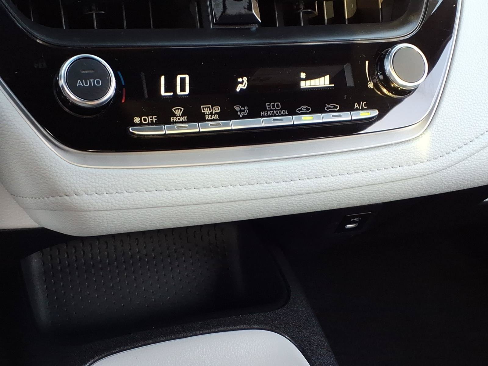 Certified 2025 Toyota Corolla SE FWD image 18