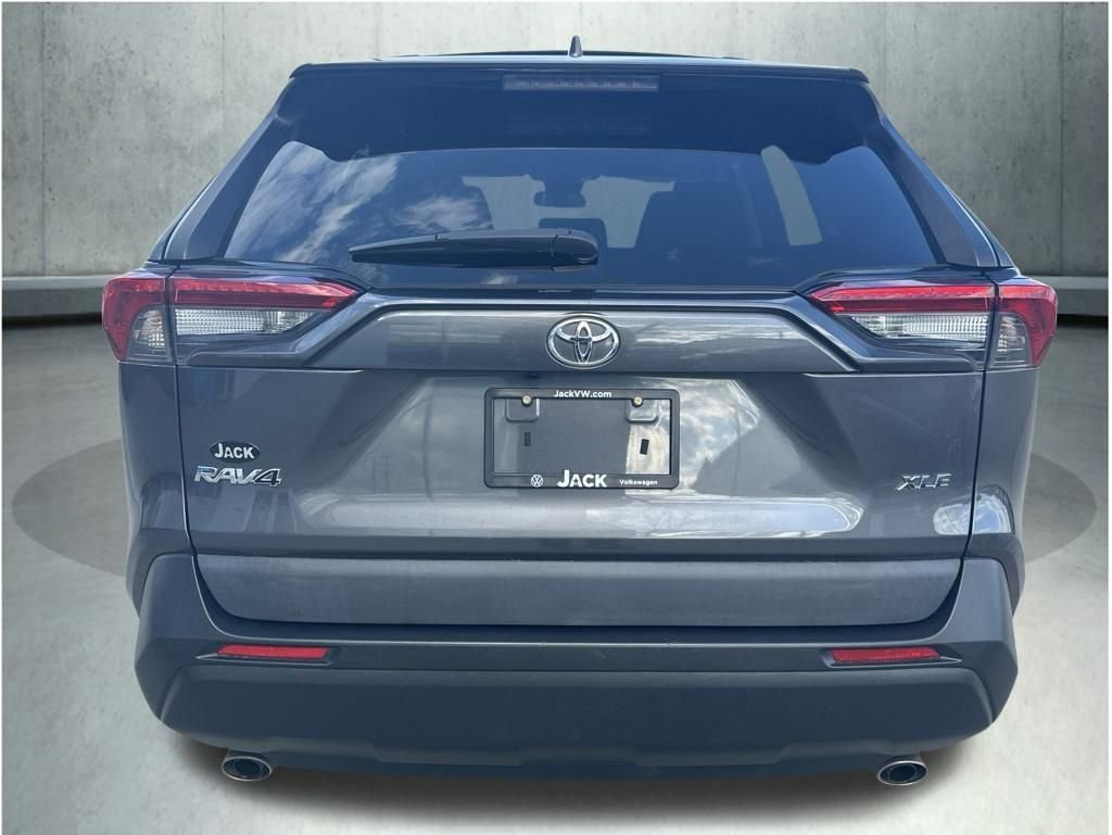 Used 2021 Toyota RAV4 XLE w/ Convenience Package FWD image 8
