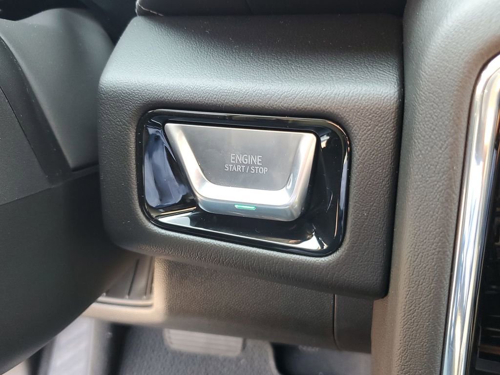 New 2025 GMC Yukon XL Denali w/ Denali Reserve Package image 18