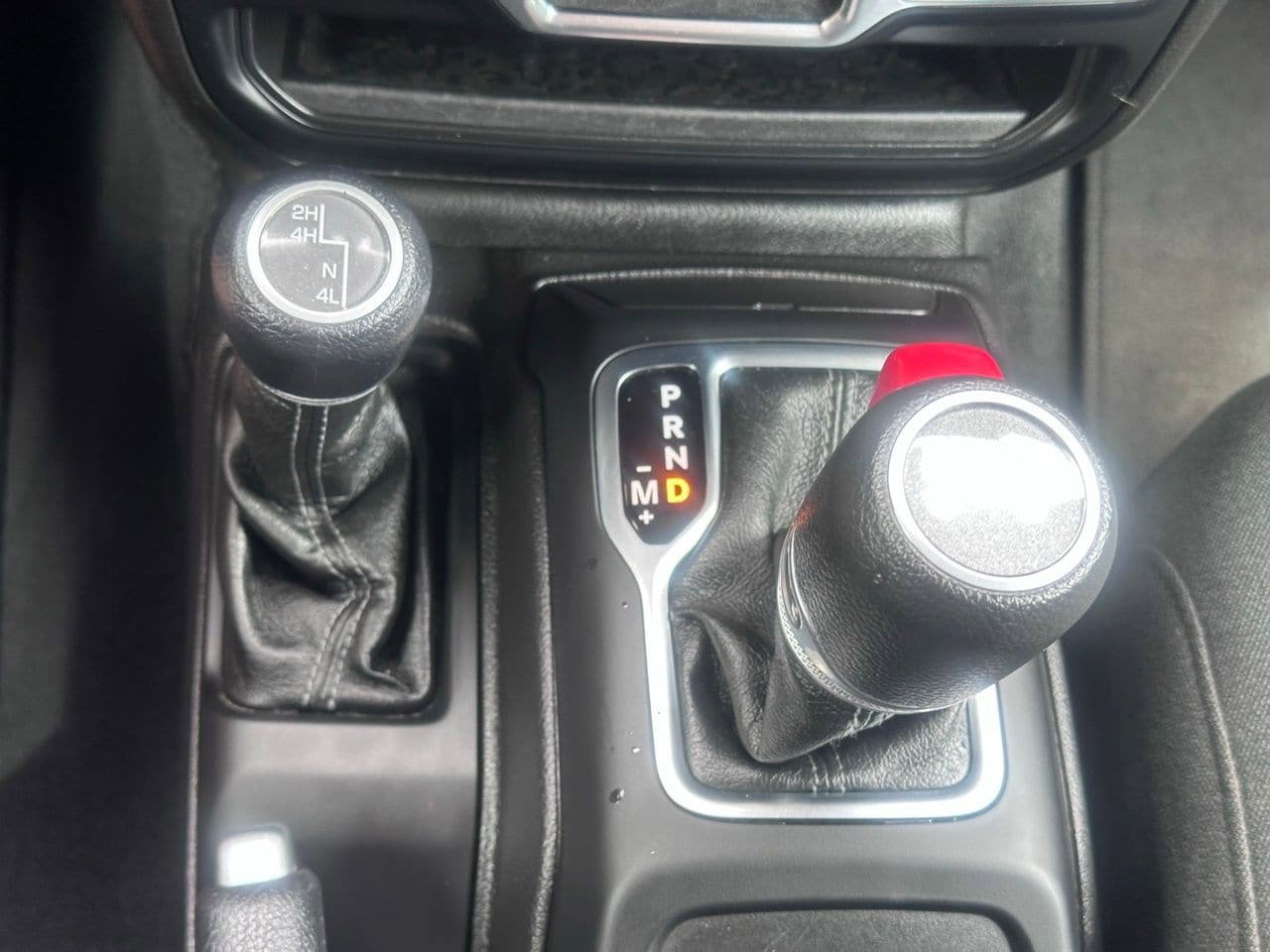 Used 2024 Jeep Wrangler Unlimited Sport AWD/4WD image 29